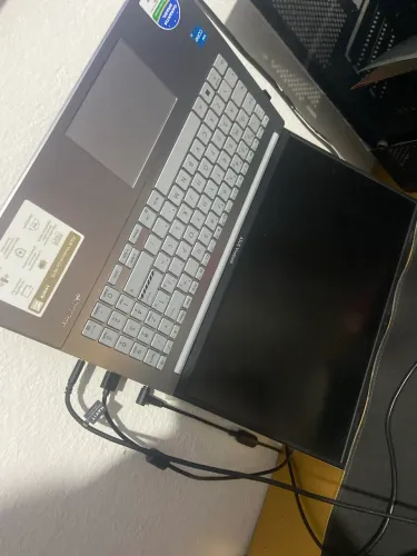Notebook cm 9 meses d uso Intel 3 13 geração 8 gb d ram