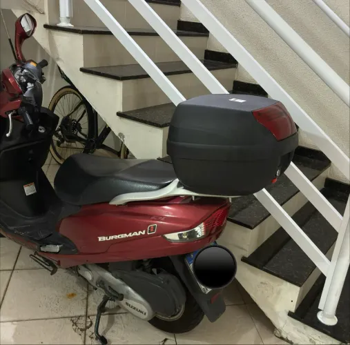 Suzuki Burgman i 125cc (2015) - Vermelha - Segurada Suhai / Pneus Novos