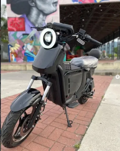 Moto elétrica t10 1000w sem habilitaçao, usada uma vez!