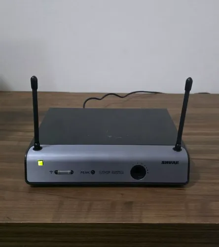 Base microfone Shure UT2 624.3 MHZ