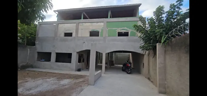 Casa a Venda Casarão em ponto de Acabamento em Nova Almeida