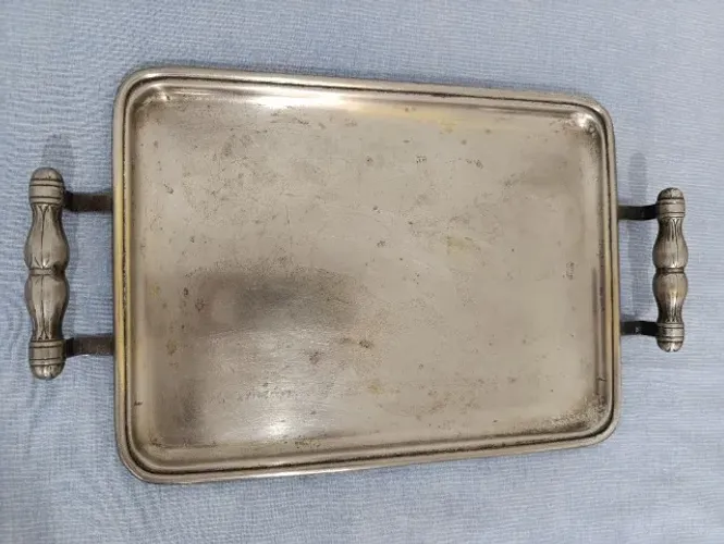 Bandeja retangular vintage da marca Soppil em prata 90