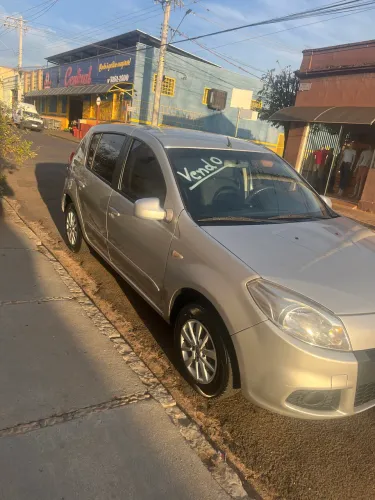 Renault Sandero Authentique Hi-flex 1.0 16V 5P 2013