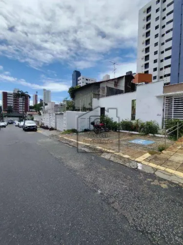 Casa comercial à venda e para alugar em Tirol com 5 salas, acessibilidade e estacionamento