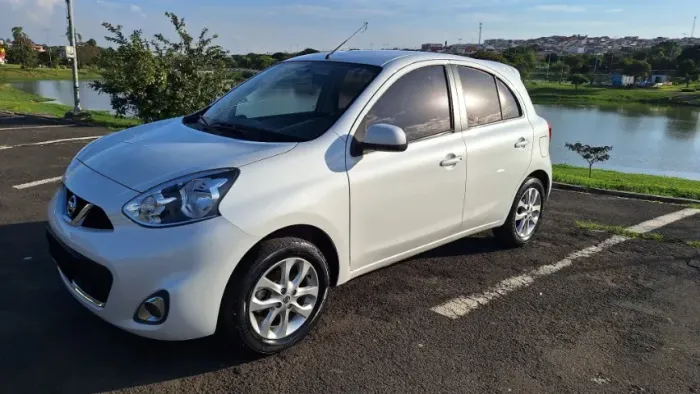 Nissan March SV 1.0 12V Flex 5P 2015