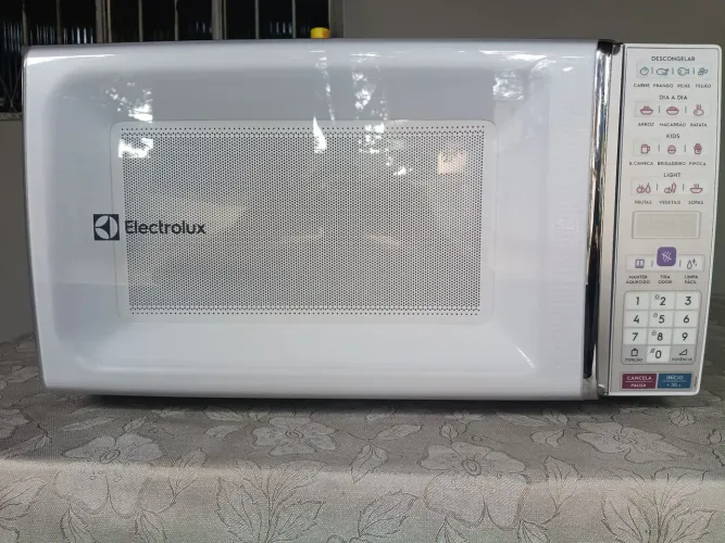 Microondas Eletrolux muito novo conforme as fotos