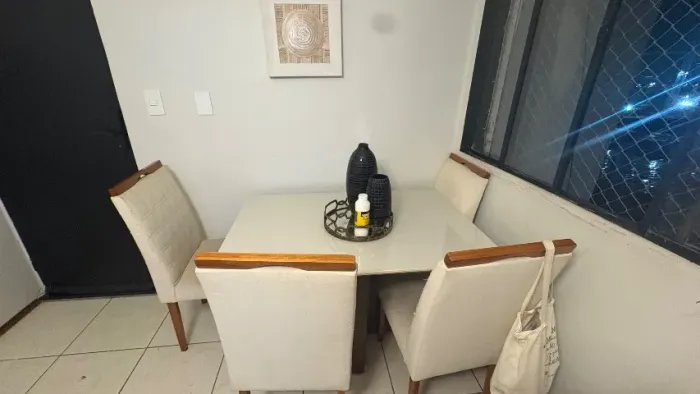 Mesa com 4 cadeiras
