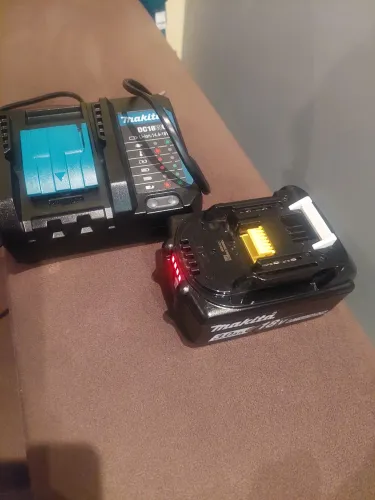 Carregador e bateria makita
