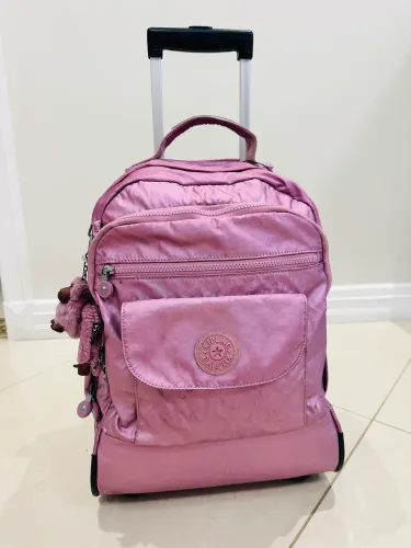 Mochila Kippling de rodinhas