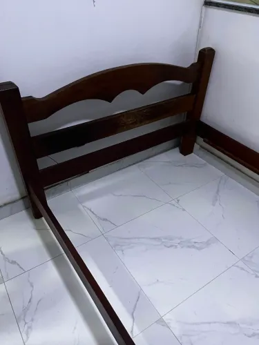 Queen Maciça com Cabeceira Trabalhada