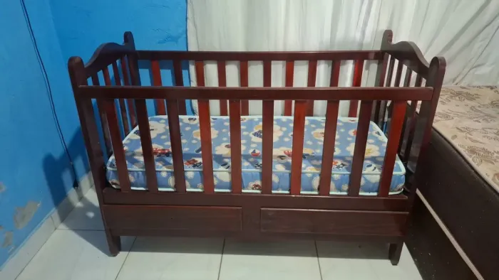 VENDO BERÇO COM COLCHÃO