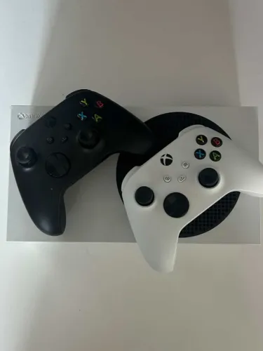 Xbox Series S 512GB + Dois Controles