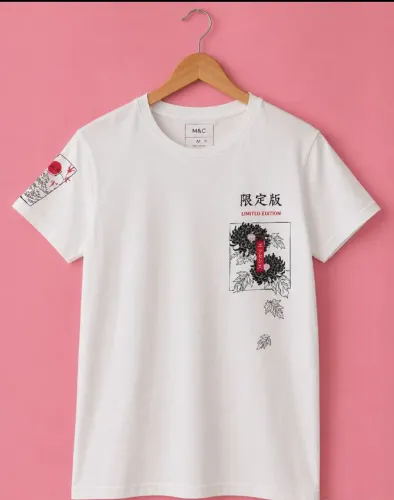 Camiseta Branca Estampa Oriental/Japonesa
