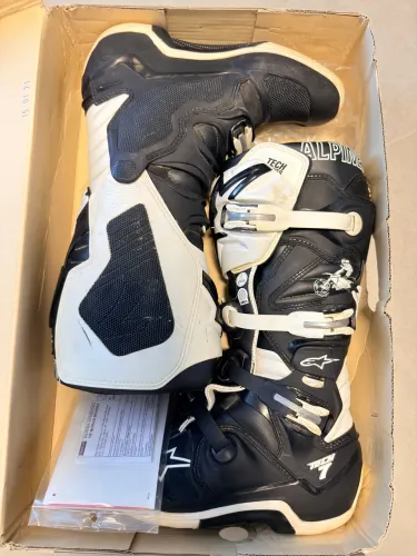 Bota de trilha de motocross alpinistars tech 7 tamanho 42 Br nunca fez trilha 