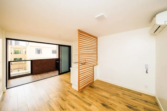 Studio totalmente planejado no Centro para venda ou locação