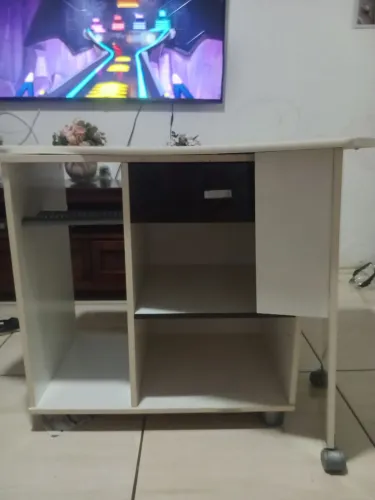 Escrivaninha giratória