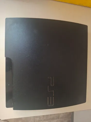 PLAYSTATION 3 SLIM + CABOS + 2 CONTROLES SEM FIO