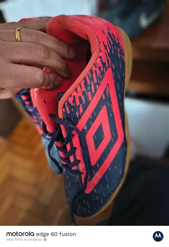 Chuteira society umbro tamanho 38