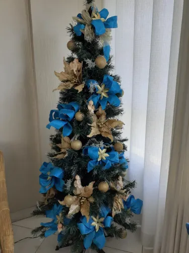Árvore de Natal completa e linda para enfeitar o seu Natal