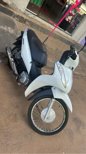 Honda Biz 110i branca