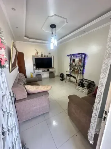 CASA COM 3 QUARTOS EM REALENGO