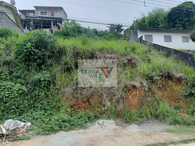 TERRENO COM 540 M2 Á VENDA
