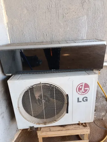 Vendo ar-condicionado LG 12 mil BTUs frente espelhada