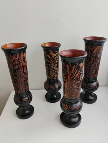 Vaso artesanal de madeira 