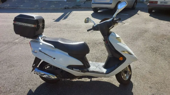Burgman 125i em ótima condição - manutenção em dia