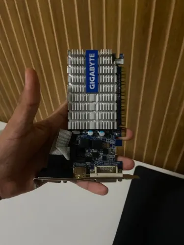 Placa de vídeo Geforce 210 (Defeito)