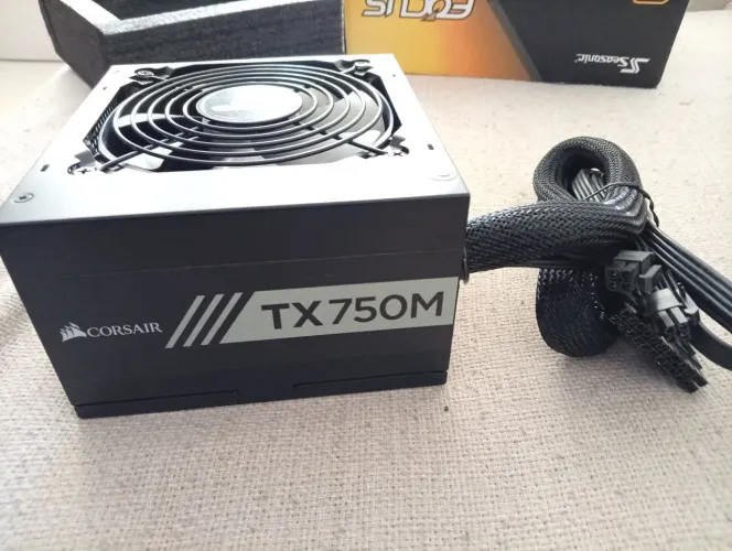 Fonte Corsair TX 750M 80 Plus Gold modular