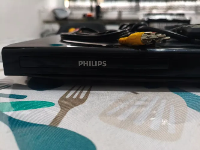 DVD Player Philips + Controle e Cabos - Conservado