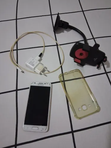 SAMSUNG  J5  PRIME  , CAPINHA , CARREGADOR E  SUPORTE VEICULAR  