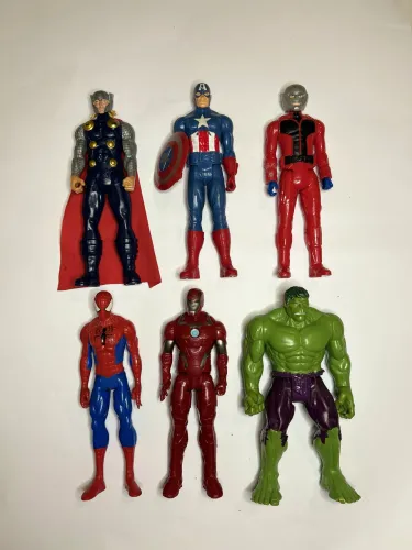 Lote com vários bonecos super-hérois 30 cm - a partir de R$50
