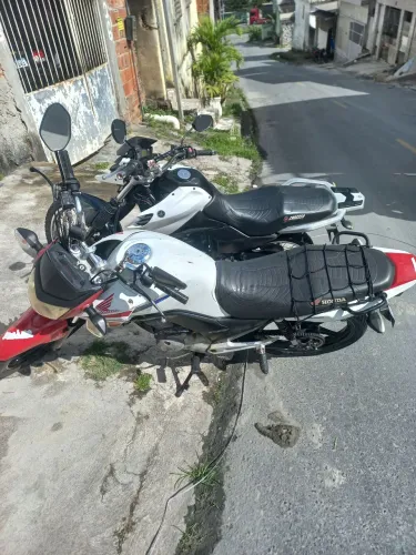 Moto leia o anúncio