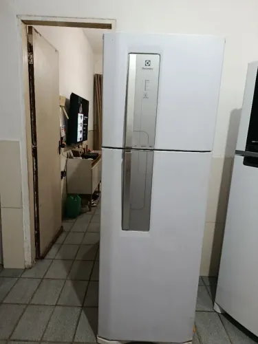 Vendo geladeira duplex DF42 FROST eletrolux.vendendo barato.ferrugem na porta 