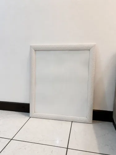 Moldura quadro 50 x 60 cm com vidro e suporte para pendurar