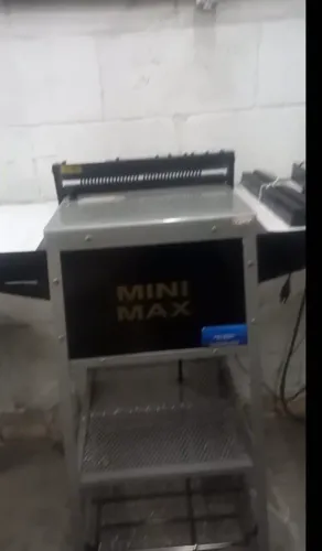 Perfuradora de cadernos mini max