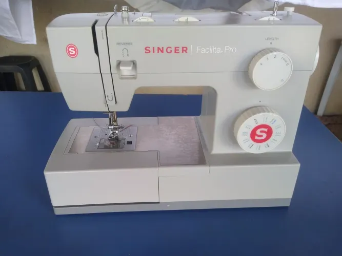 Máquina de costura Singer