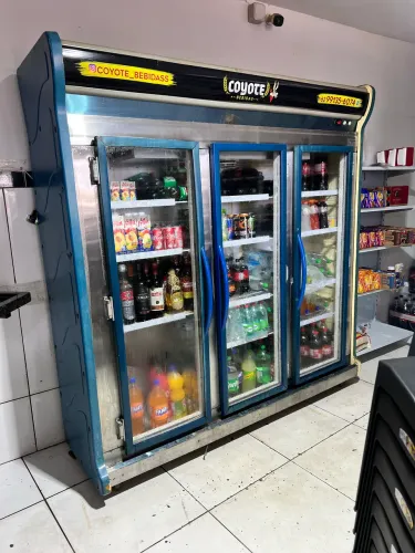 Frezzer expositor 3 portas Refrimate.