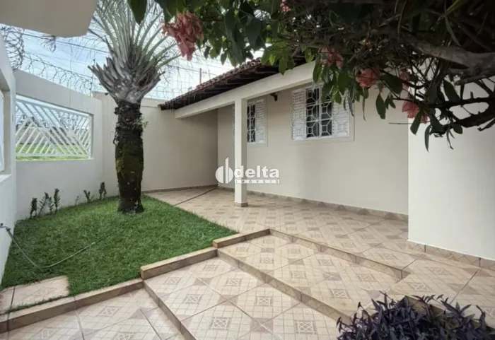 Casa com 3 quartos sendo 1 suíte disponível para venda no bairro Vigilato Pereira em Uberl