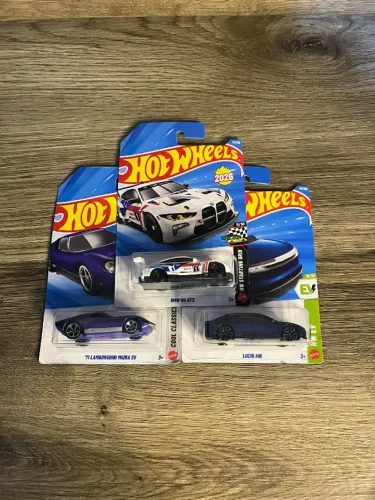 Kit 3 Hotwheels - BMW M4, Lamborguini e Lucid Air 