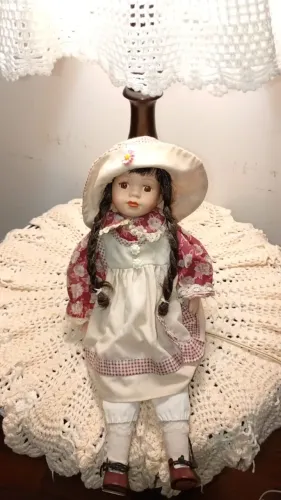 Boneca porcelana linda e muito antiga 40cm perfeito estado