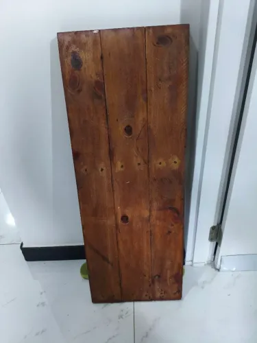Prateleira de madeira