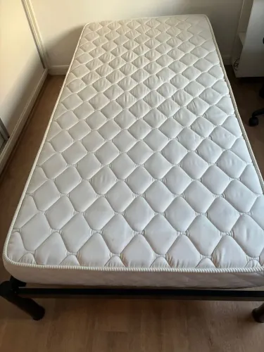 Cama de solteiro com colchão - Baixou!
