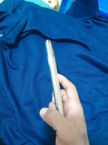 Iphone 11 pro todo bom só pegar e usar tem carregador tem capa motivo paga aluguel