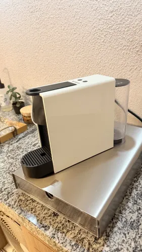 Nespresso Inissia Mini - 6 meses de uso!