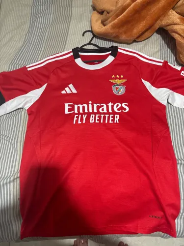 Blusa Benfica modelo jogador