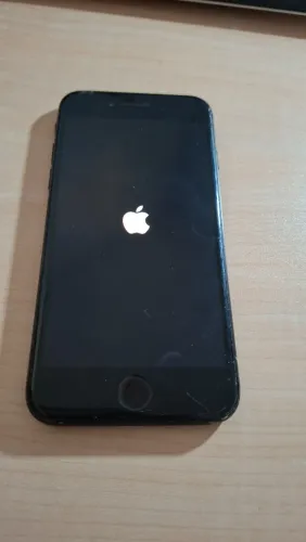 Iphone SE 2020 com carregador - 64gb - Para aproveitar peças