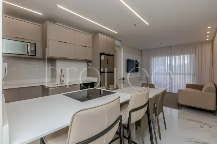 APARTAMENTO MOBILIADO NO CENTRO DE BALNEÁRIO CAMBORIÚ-SC PARA LOCAÇÃO ANUAL